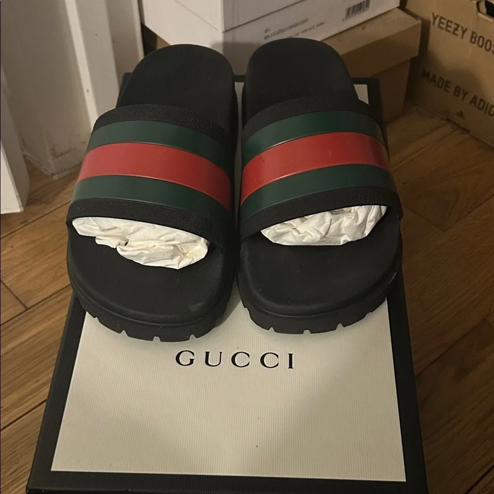 Gucci Black Slides with Red and Green Bands - Picture 2 of 4